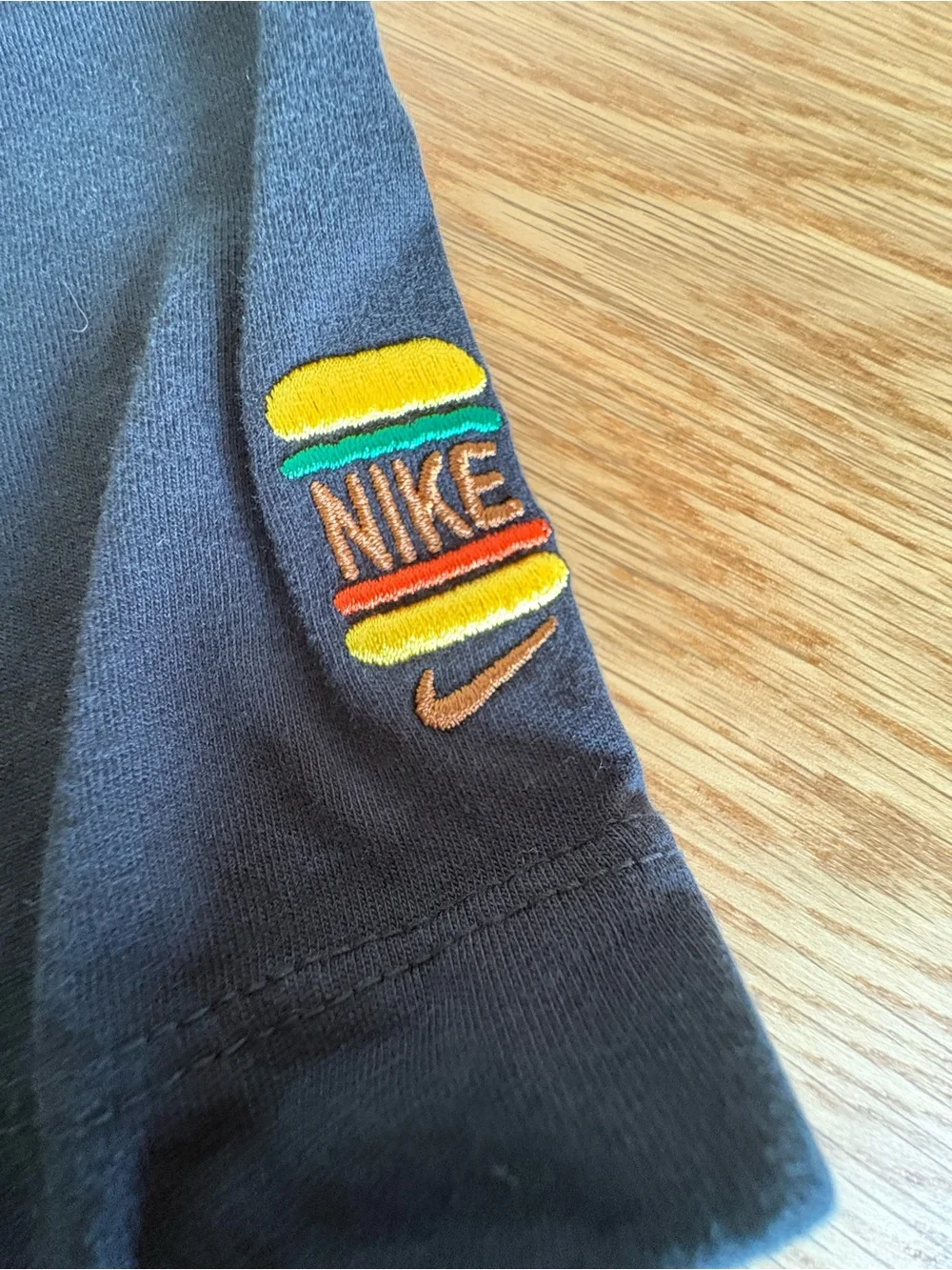 Nike Graphic Hamburger T-Shirt Black Medium Swoosh Fast Food Tee Pit 18.5 L26⁠